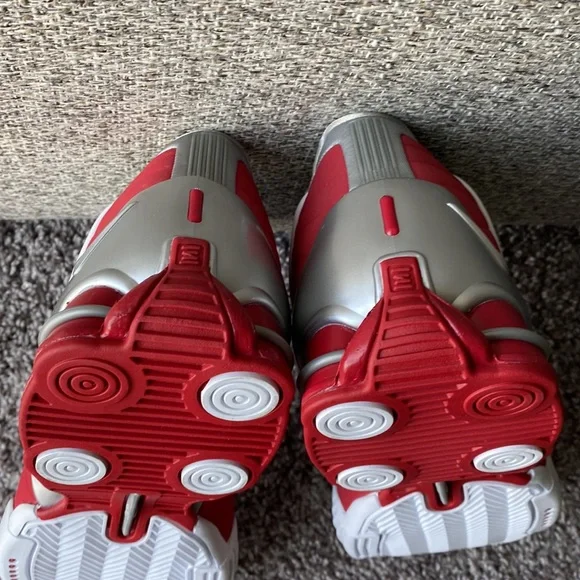 Nike Shox White/Metallic Silver size 8.5